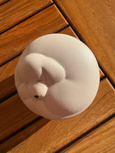 Cargar imagen en el visor de la galería, Urne funéraire Chien blanche - photo 2
