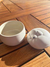 Cargar imagen en el visor de la galería, Urne funéraire Chien blanche - photo 4
