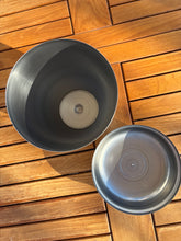 Cargar imagen en el visor de la galería, urne cineraire en metal ouverte
