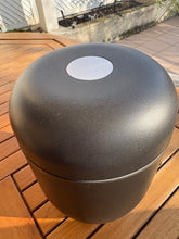 Cargar imagen en el visor de la galería, urne cineraire solide noire
