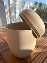 Cargar imagen en el visor de la galería, urne funeraire beige
