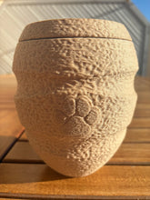 Cargar imagen en el visor de la galería, Urne funéraire biodégradable animaux - photo 1
