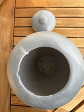 Cargar imagen en el visor de la galería, urne funeraire classic grise vue du dessus
