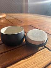 Cargar imagen en el visor de la galería, urne funeraire pour petit chien ouverte
