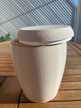 Cargar imagen en el visor de la galería, urne pour humain biodégradable
