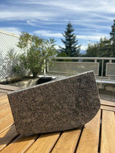 Cargar imagen en el visor de la galería, urne cineraire lanterne vue du dessous
