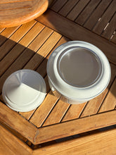 Cargar imagen en el visor de la galería, urne mandalay blanche vue du dessus
