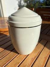 Cargar imagen en el visor de la galería, urne mandalay blanche vue montagne
