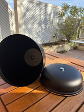 Cargar imagen en el visor de la galería, urne noire en metal
