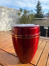 Cargar imagen en el visor de la galería, Urne Métal Œillet rouge - photo 2
