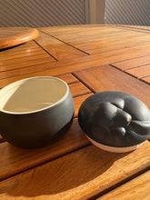 Cargar imagen en el visor de la galería, urne pour petit chien noire
