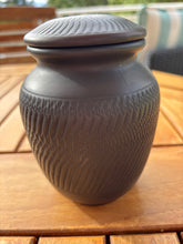 Cargar imagen en el visor de la galería, urne cineraire terra
