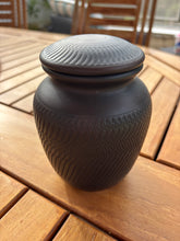 Cargar imagen en el visor de la galería, urne terra 
