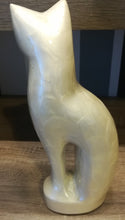 Cargar imagen en el visor de la galería, Urna para Pearl White Cat
