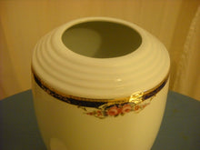 Cargar imagen en el visor de la galería, Pottery Cremation Urn GAYA
