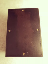 Cargar imagen en el visor de la galería, urne blacky vue du dessous
