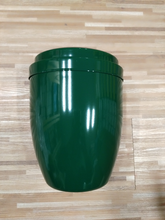 Cargar imagen en el visor de la galería, Urna de metal verde SAMIA
