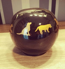 Cargar imagen en el visor de la galería, Urna de cerámica para perros con esfera
